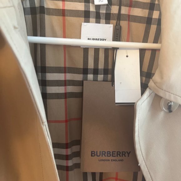 AUTHENTIC BURBERRY TRENCH COAT - Picture 2 of 13